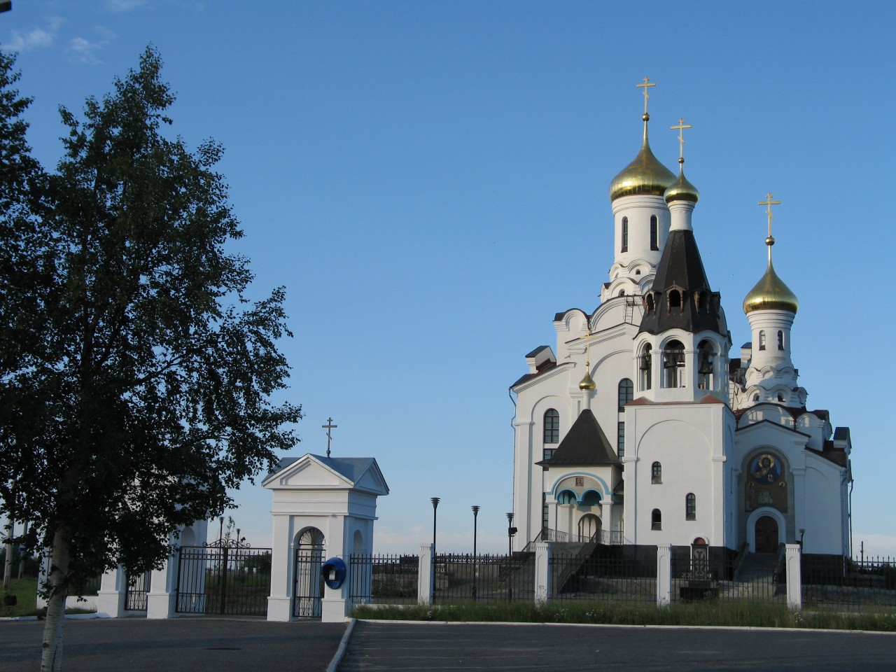 Мончегорск монча. Свято-Вознесенский собор Мончегорск. Мончегорск собор кафедральный собор. Мурманская область Мончегорск Вознесенский собор. Достопримечательности г.Мончегорска храм.